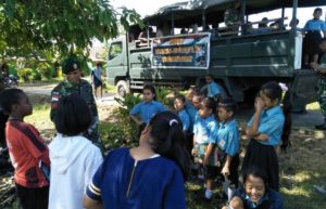 Mobil Pintar Kostrad Sambangi Anak-Anak di Perbatasan Papua