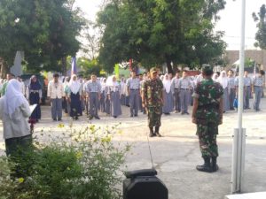 Koramil 03/Teluk Pucung Beri Wawasan Kebangsaan Di Kegiatan MPLS SMA PGRI 2 Kota Bekasi
