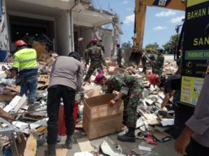 Komandan PDB: TNI Gabungan Kerahkan Alat Berat Bersihkan Gempa Lombok