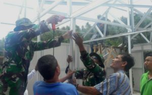 TNI Bangun Rumah Percontohan di Desa Topang Lombok Utara