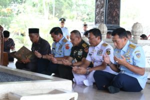 Panglima TNI Ziarah ke Makam Bung Karno, H.M. Soeharto, K.H. Abdurahman Wahid dan Panglima Besar Jenderal Soedirman
