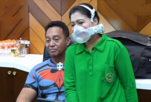 Melalui Ketum Persit Kartika Chandra Kirana KASAD Berikan 150 Paket Sembako Pada Atlet dan Pelatih di Bandung