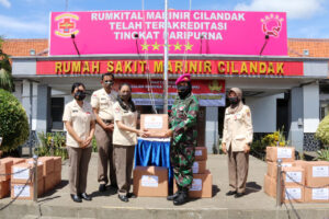 HUT Ke-49,Korpri TNI AL Gelar Aksi Peduli Berikan Masker dan Sembako di RS Marinir Cilandak