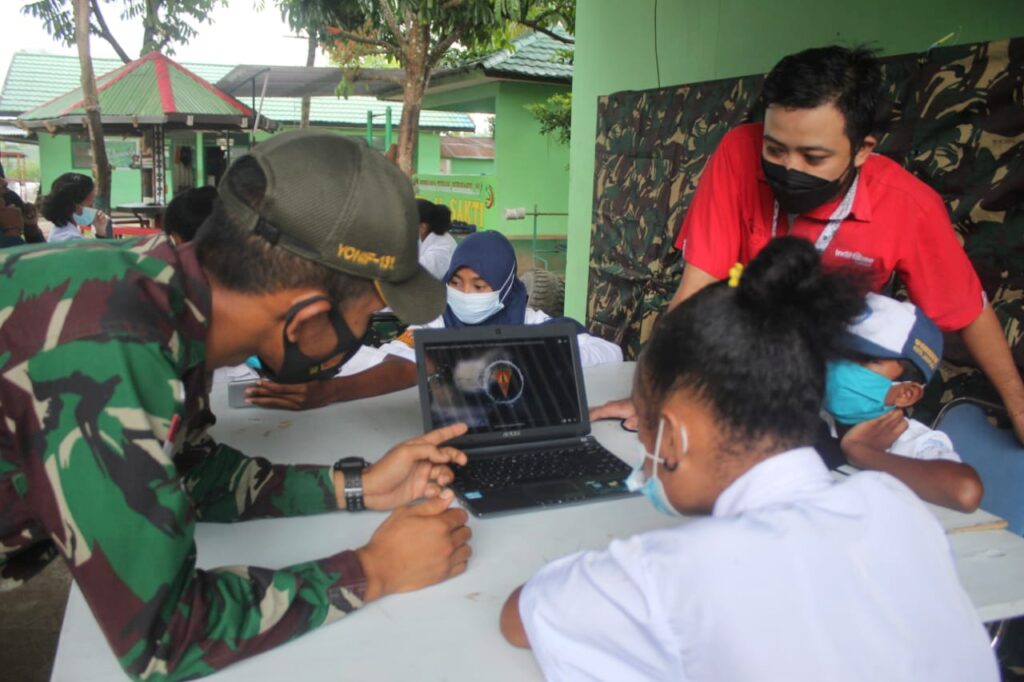 TNI Rangkul Telkom Agar Anak Sekolah Mendapatkan Internet Gratis Di Papua