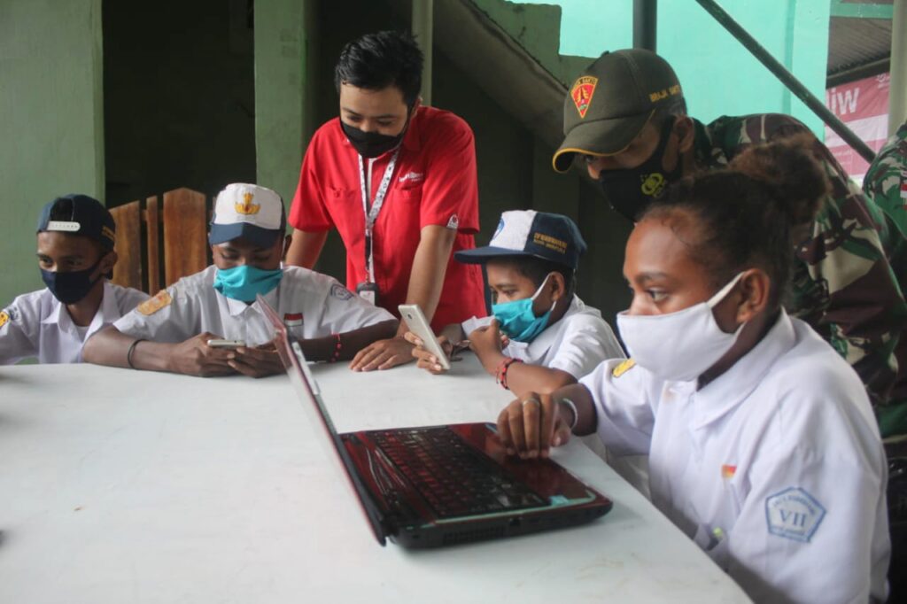 TNI Rangkul Telkom Agar Anak Sekolah Mendapatkan Internet Gratis Di Papua