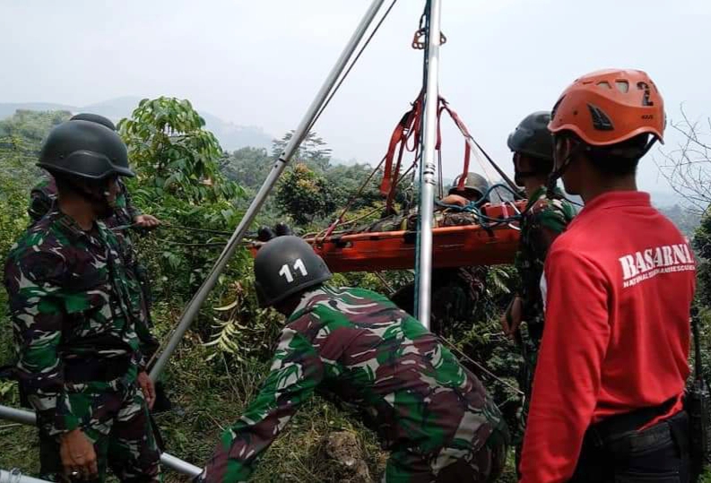 TNI AD Bersama Basarnas Jalin Kerja Sama Dalam Bentuk Pelatihan SAR