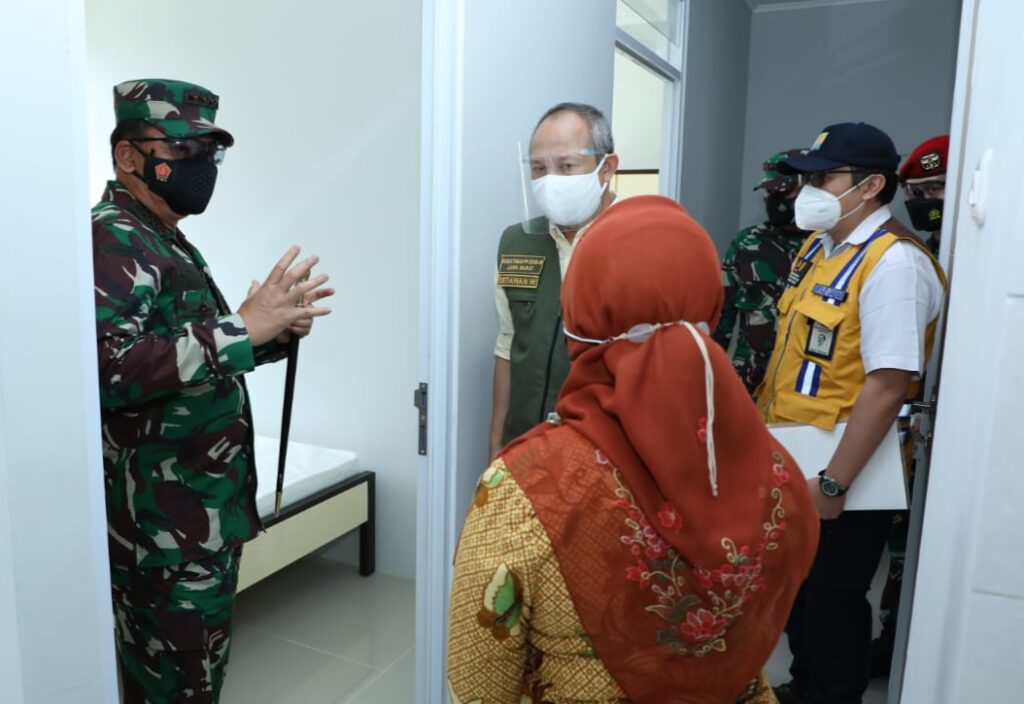 Panglima TNI Tinjau Dua Lokasi Pelaksanaan Isolasi Terpusat di Bandung