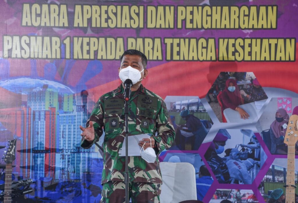 Danpasmar 1 Brigjen TNI (Mar) Hermanto Berikan Apresiasi Pada Para Nakes Yang Terlibat Dalam Vaksinasi