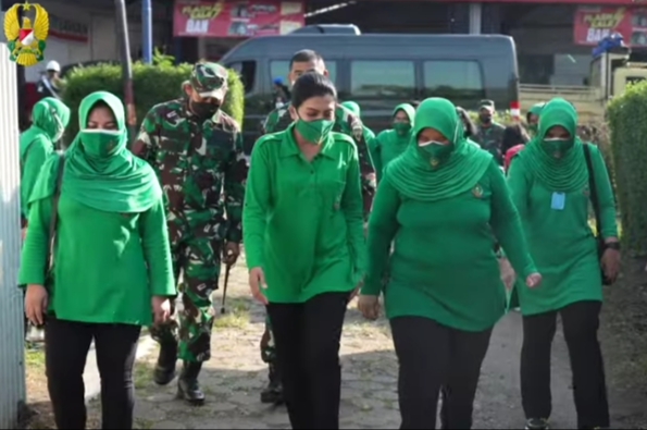 Hetty Andika Perkasa Berikan Perhatian Kepada Eni Suyitno Anggota Persit KCK Kodim Magelang