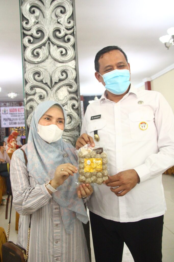 Wakil Walikota Bekasi Tri Adhianto Apresiasi Kadin Fasilitasi SP-PIRT UMKM Kota Bekasi