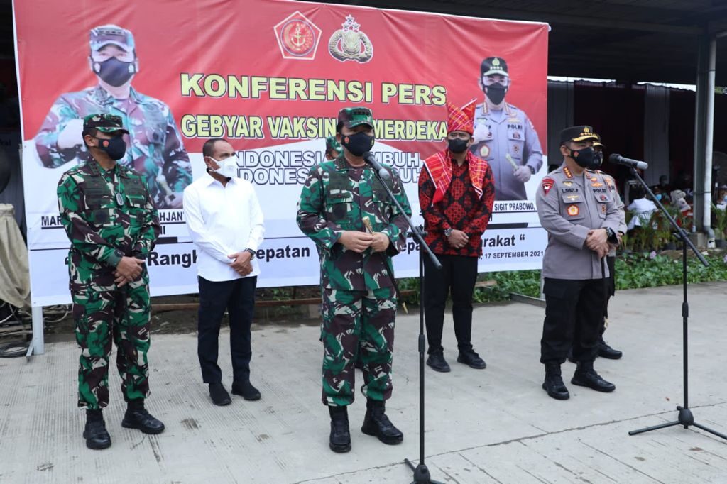 Panglima TNI Tinjau Vaksinasi Covid-19 Pedagang Pasar Induk Lau Cih Ucapkan Terima Kasih
