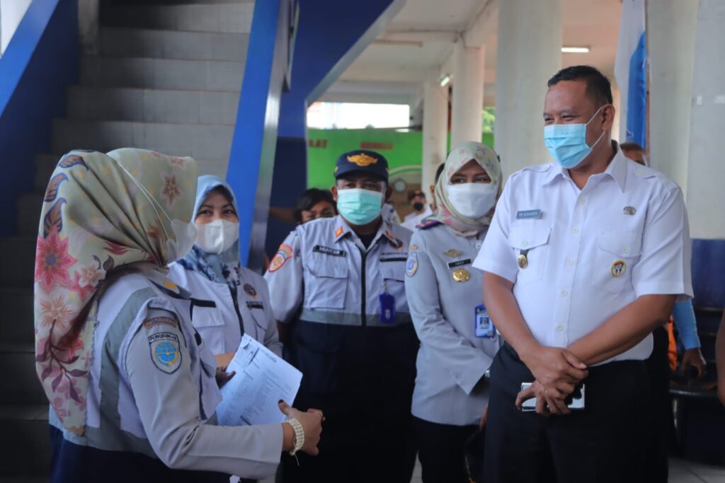 Wakil Walikota Bekasi Dr.Tri Adhianto Tinjau Vaksinasi Diadakan Dinas Perhubungan
