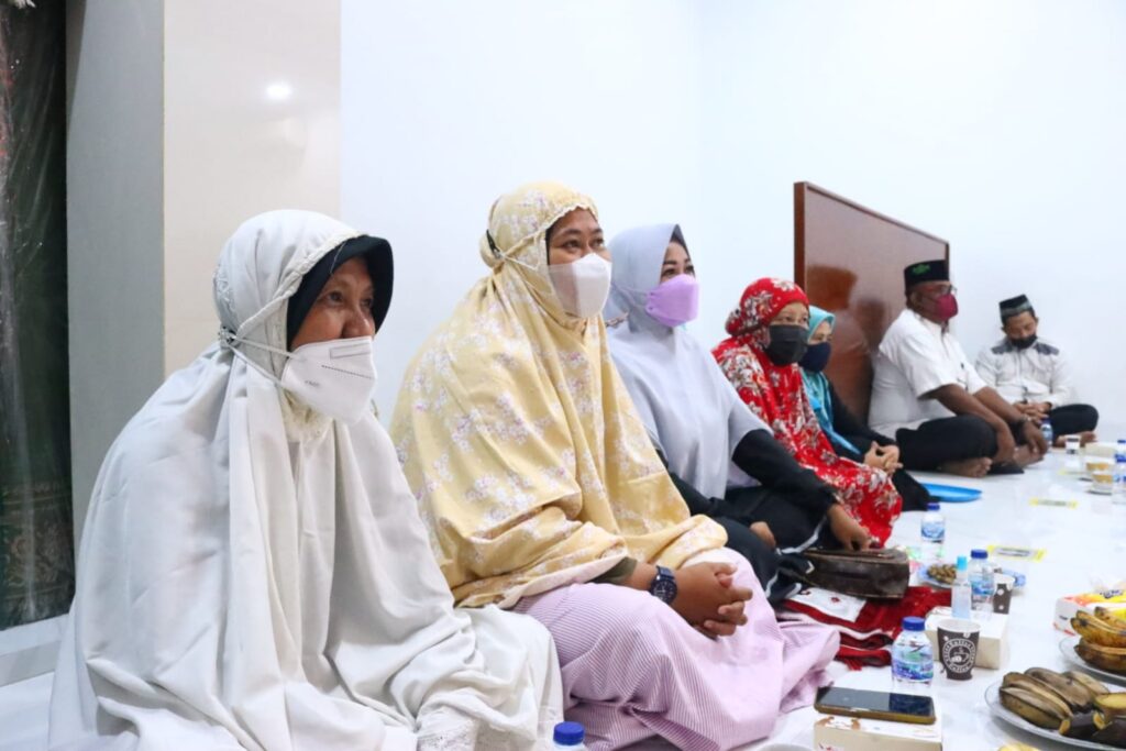 Wakil Walikota Bekasi Dr.Tri Adhianto Melaksanakan Subuh Keliling Di Musholah Al Jihad