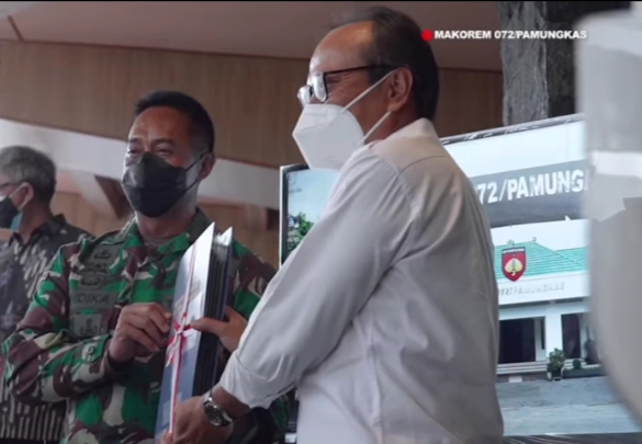 KASAD Jendral Andika Menerima Sertifikat Tanah Wilayah Kebumen, Wonosobo dan Gunung Kidul