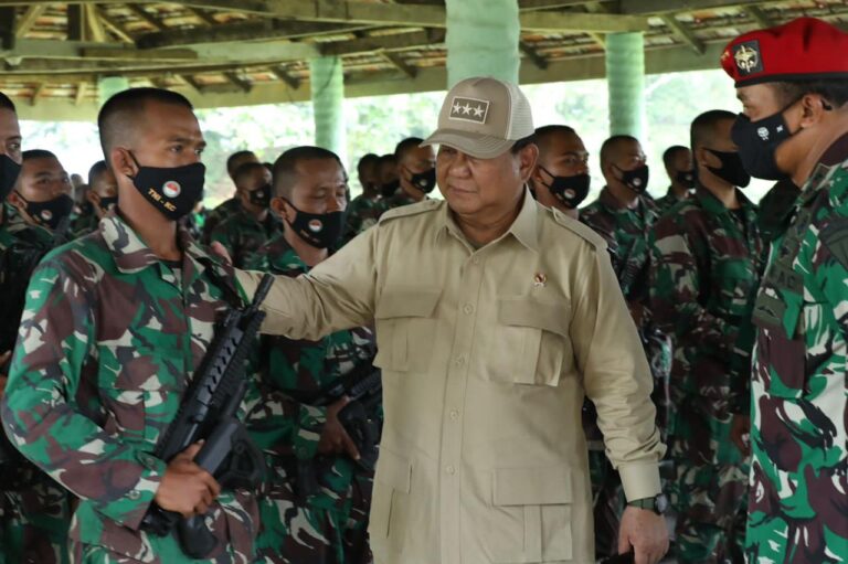 Menhan Prabowo Kunjungi Latihan Pembulatan Komcad di Pusdiklatpassus Batujajar